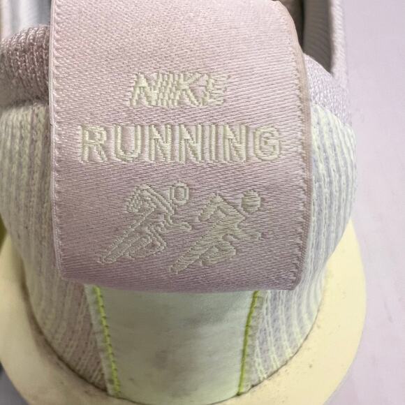 Nike Interact Run sneakers Womens pale green colorway Size 8.5 - Picture 6 of 13